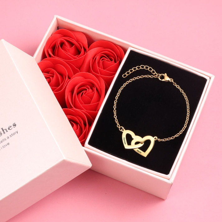 Kit Pulseira 2 Corações Personalizável com nomes + Porta jóias brinde