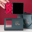 Caixa de presentes com 6 rosas eternas aromáticas