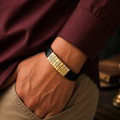 Pulseira personalizável masculina em couro com pingentes brilhantes - Grave o nome da sua família