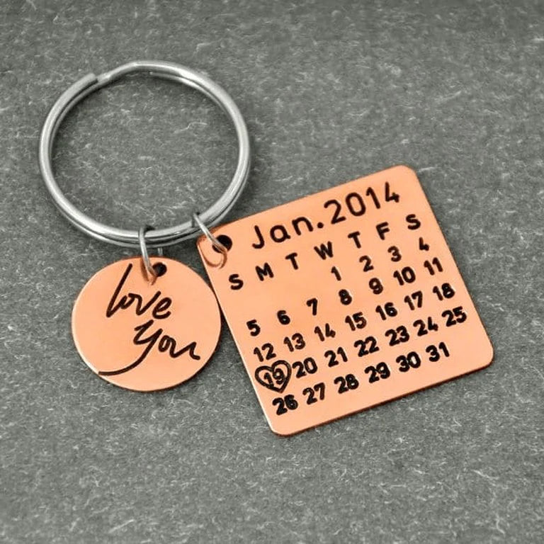 Chaveiro Calendário DATA/MÊS/ANO + ESCRITA (até 10 letras) - Surpreenda seu amor com essa lembrança - PROMOÇÃO ESPECIAL DE NATAL 50% OFF + Frete Grátis