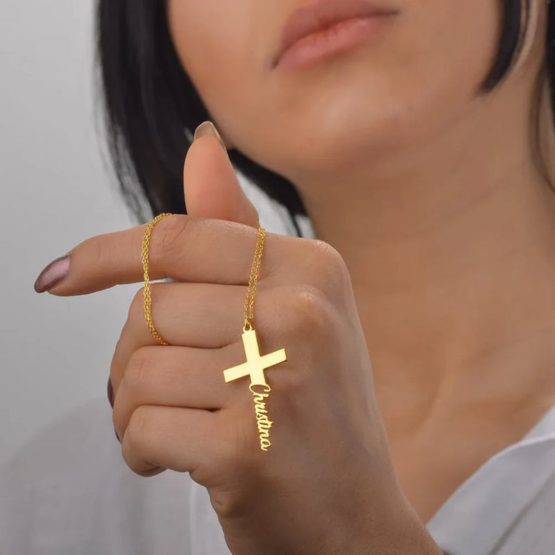 Colar Crucifixo com nome personalizado - Em aço inoxidável