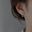 Brinco Argola com brilhantes em Zircônia - Em prata s925