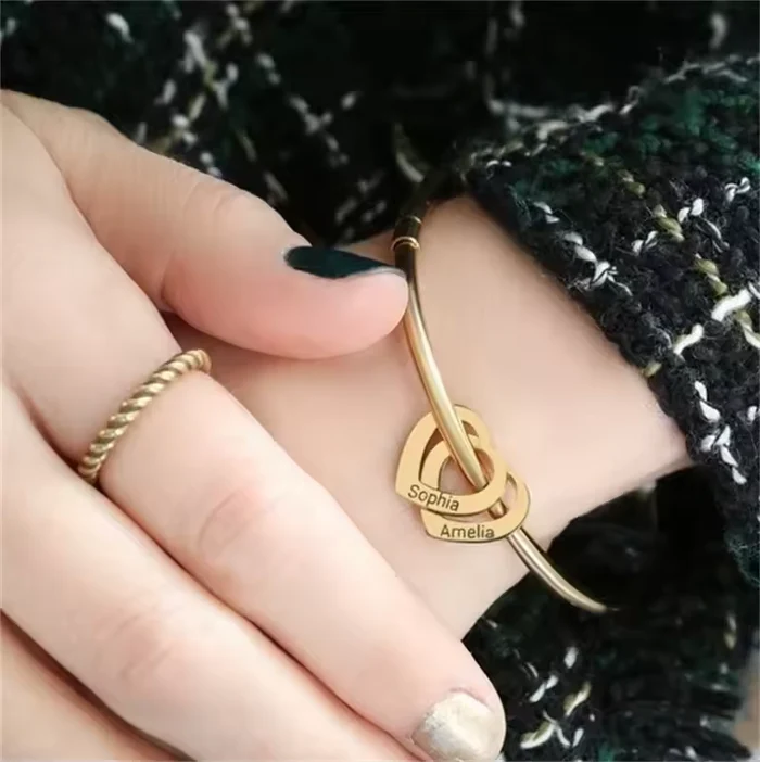 Kit Pulseira Coração de Mãe Personalizável com nomes + Caixa com 6 Rosas eternas aromáticas