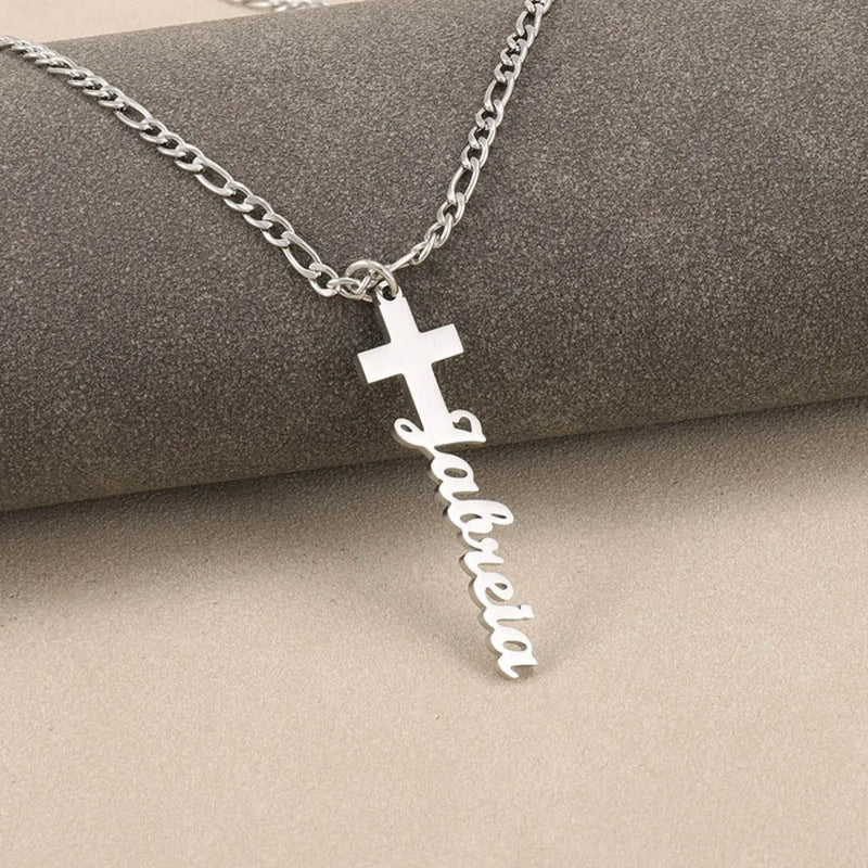 Colar Crucifixo com nome personalizado - Em aço inoxidável
