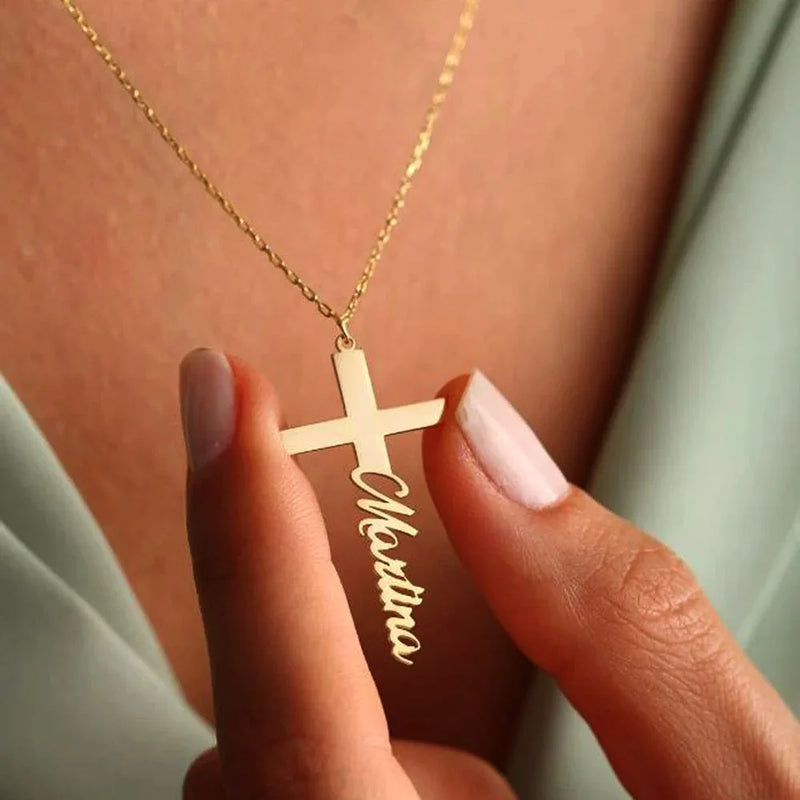 Colar Crucifixo com nome personalizado - Em aço inoxidável