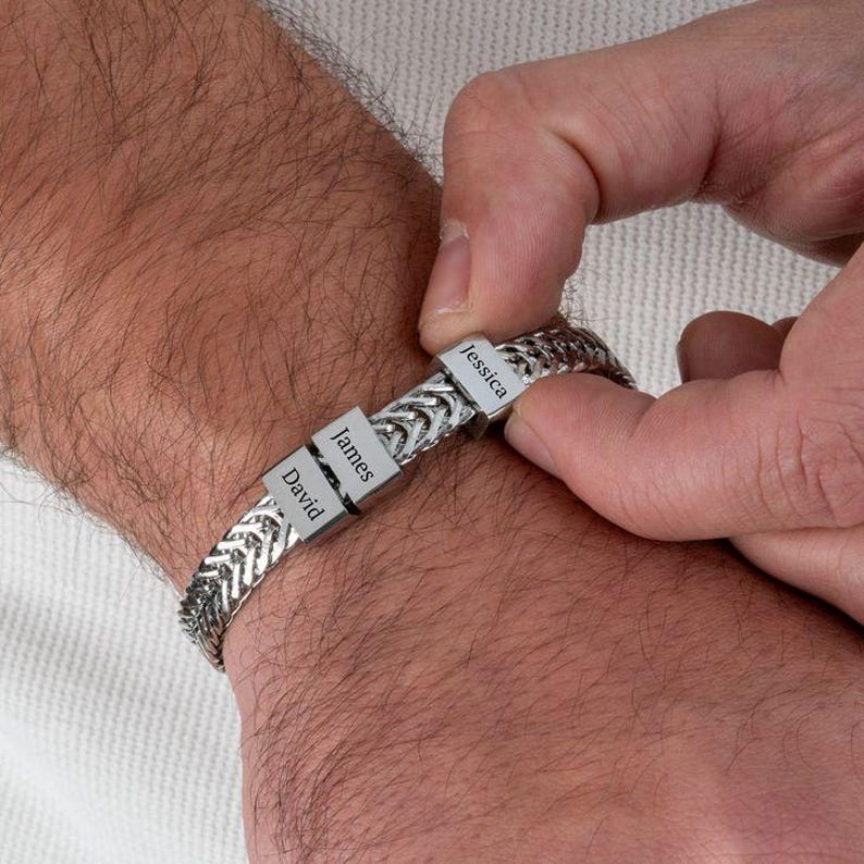 Pulseira personalizada masculina com nome da família - 50% OFF + Frete Grátis!